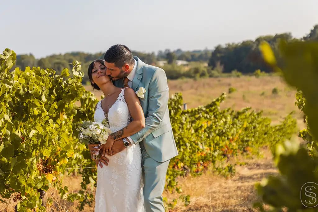 Photographe mariage Corse — Reportage couple dans les vignes corses