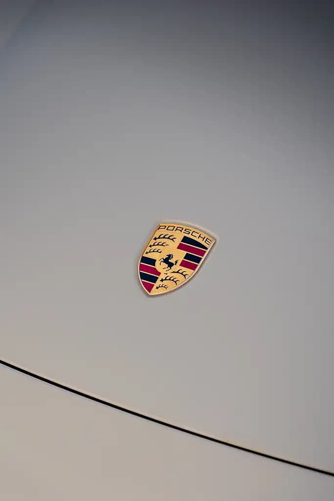 Photographe automobile Corse — Porsche Taycan route panoramique